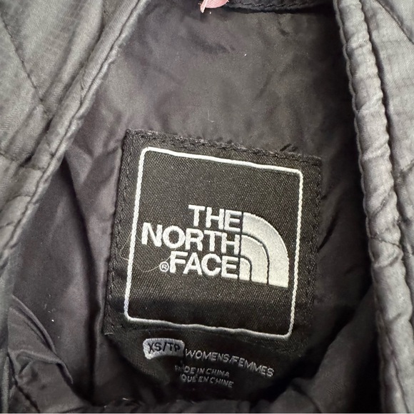The North Face puffer vest black pockets - Picture 3 of 10